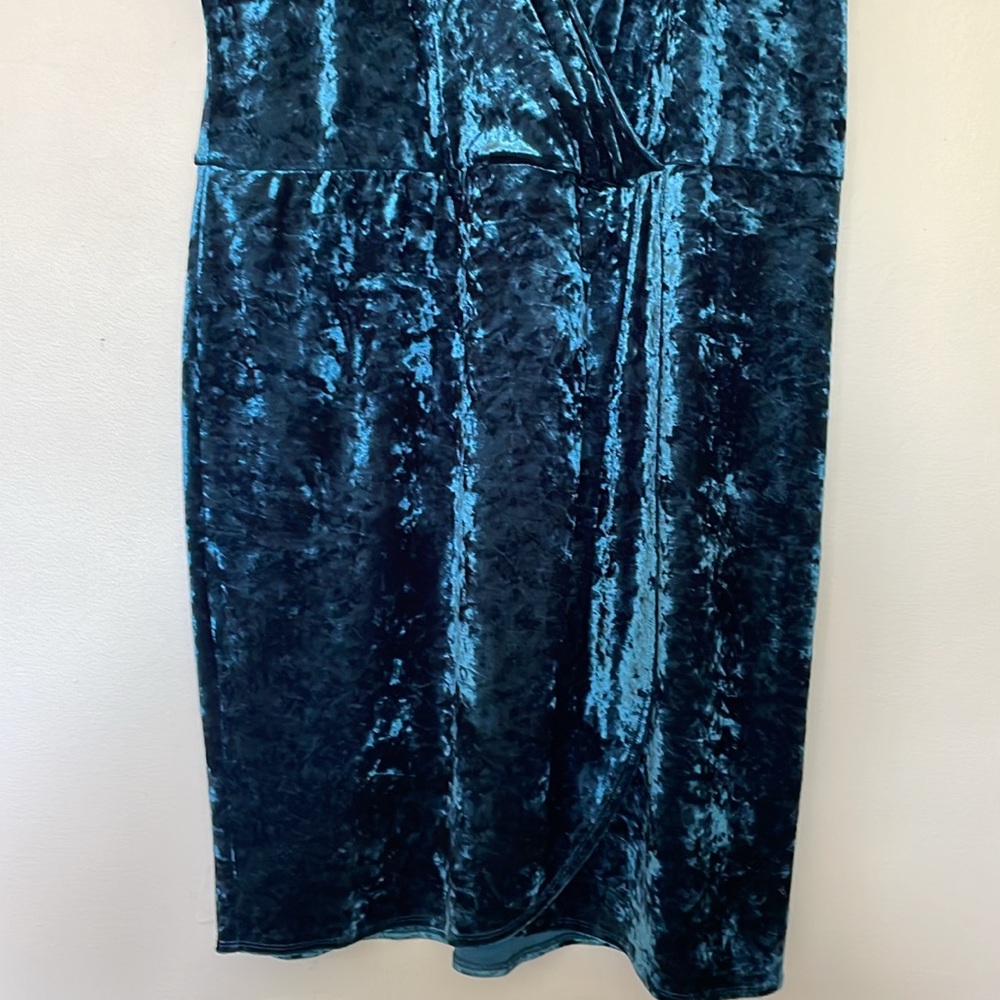 London Time | Crushed Velvet 18W Faux Wrap Tulip Skirt Short Sleeve Mini Dress - Picture 4 of 10